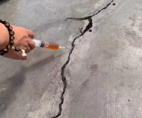 江岸混凝土裂缝修补技术详解​